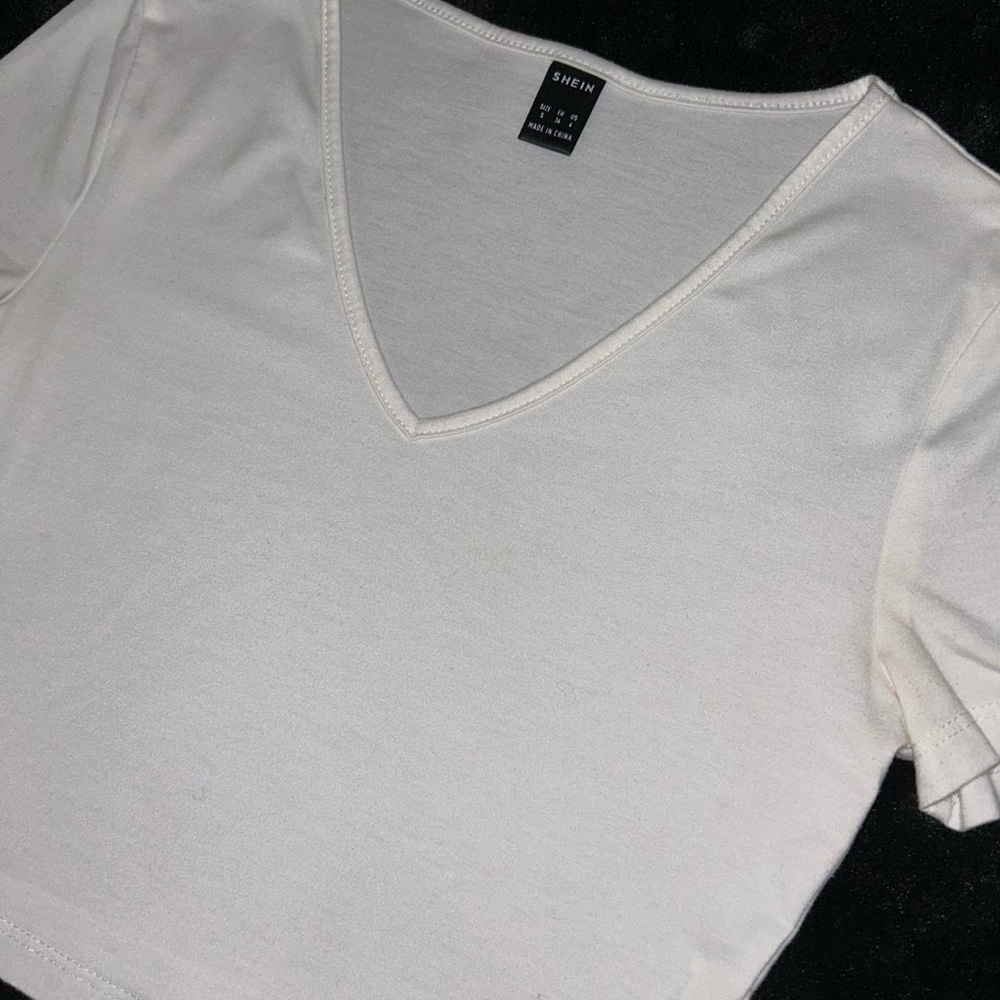 Basic white top - Picture 2 of 3